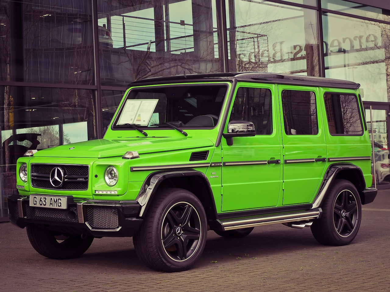 automobile-1291492_1280