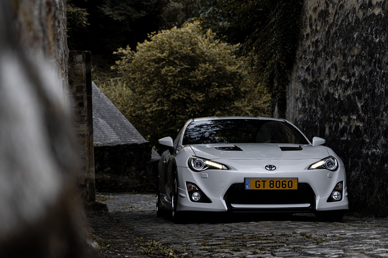 luxury-car-6602359_1280